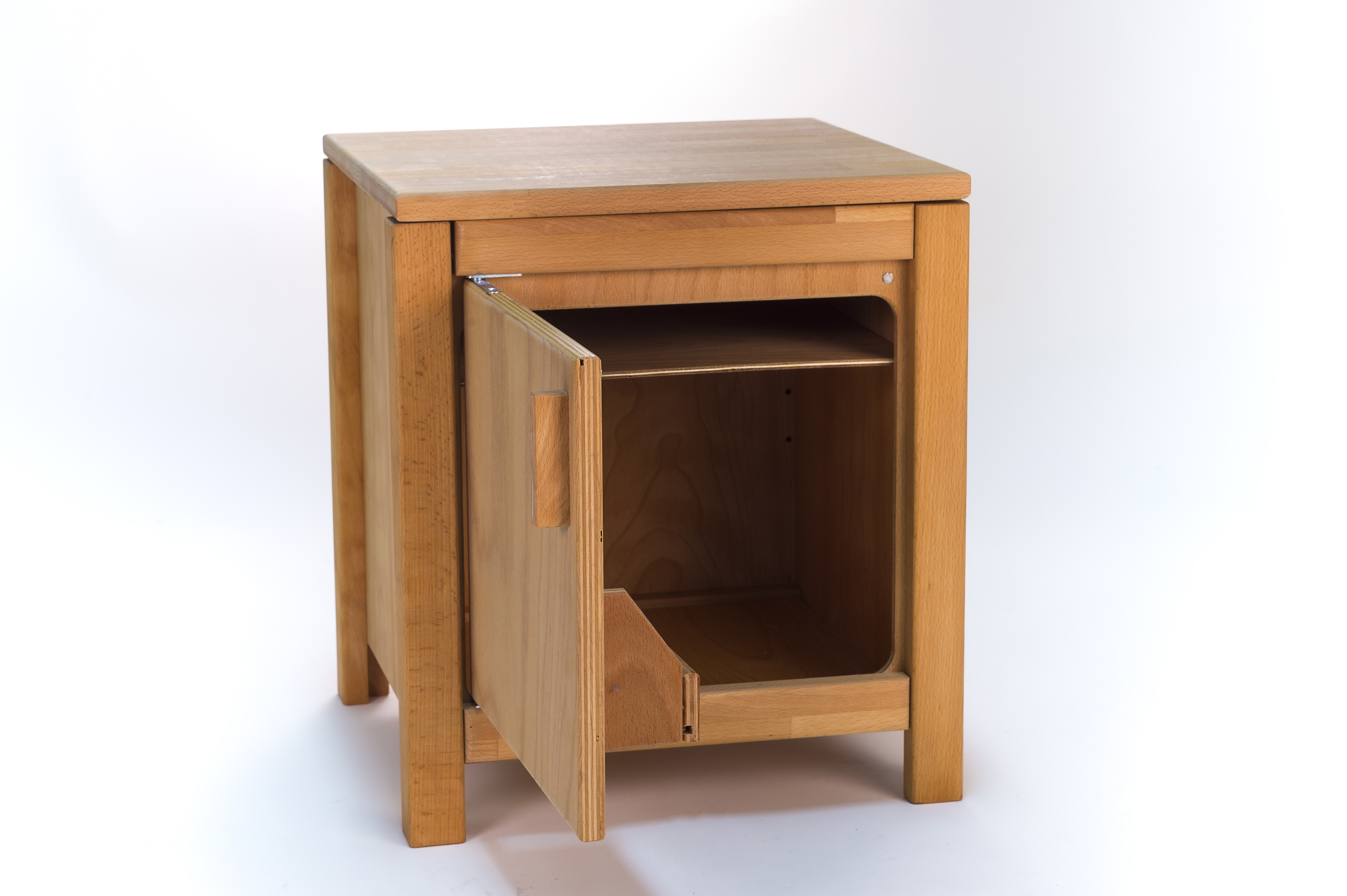 Kühlschrank aus Buchenholz 
