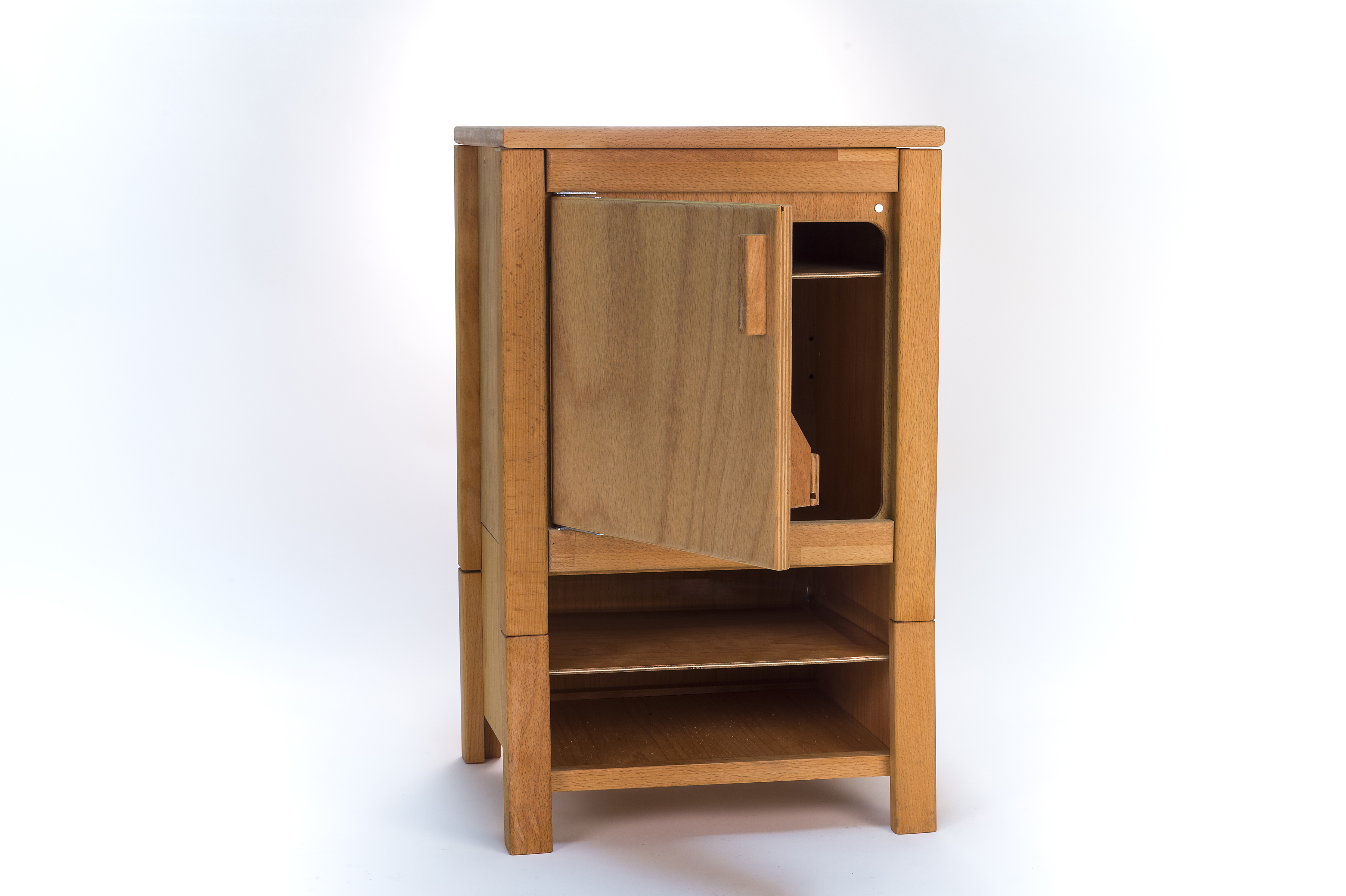 Kühlschrank aus Buchenholz 