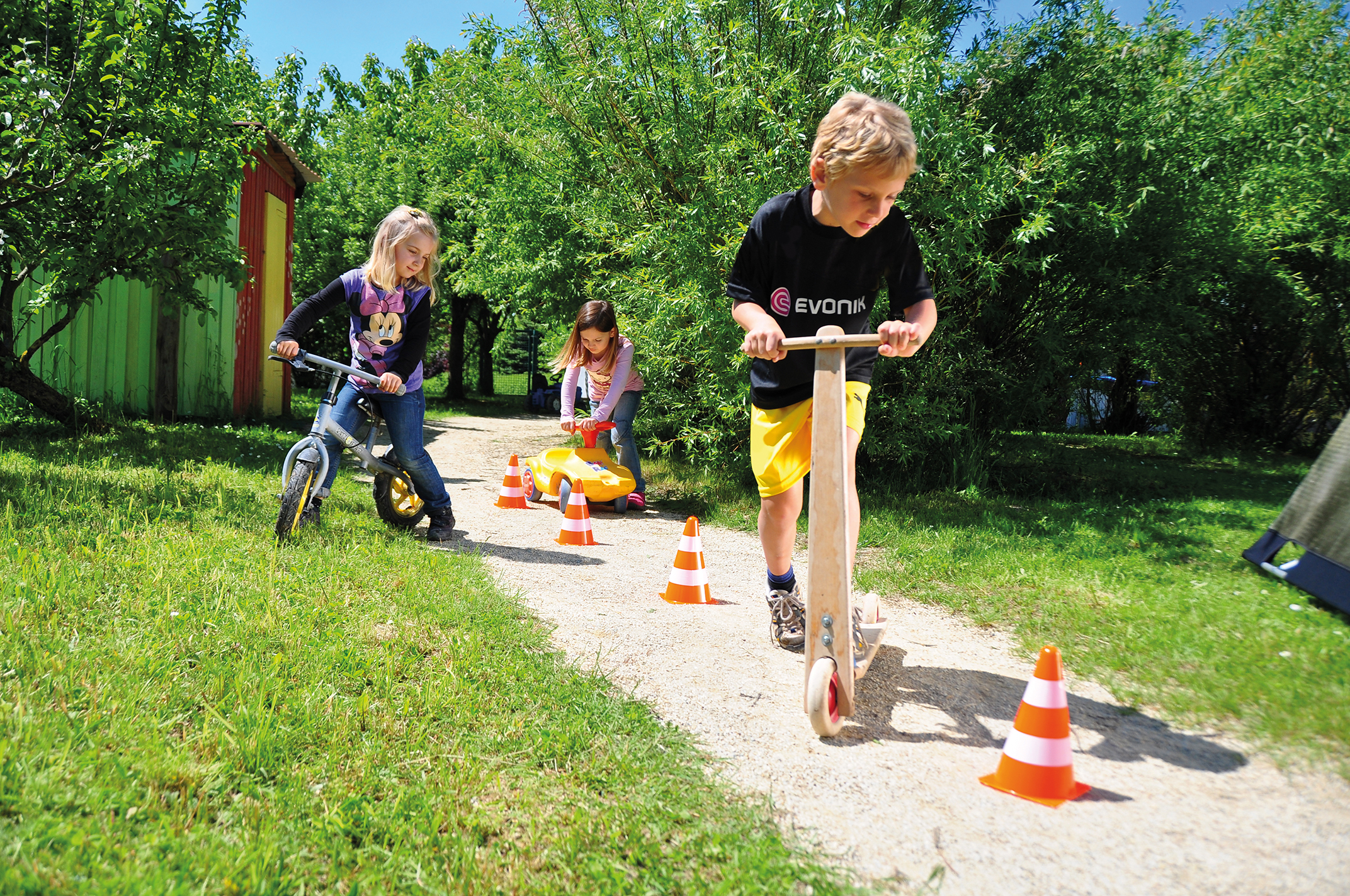 Markierungskegel zum Spielen Kindergarten Garten