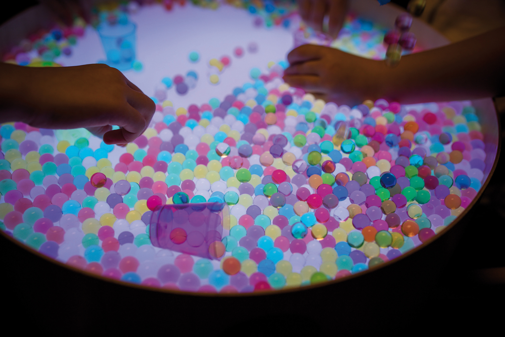 Wasserperlen für Kinder Leuchtkübel Kindergarten